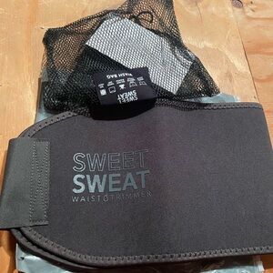Sweet Sweat Waist Trimmer in Black